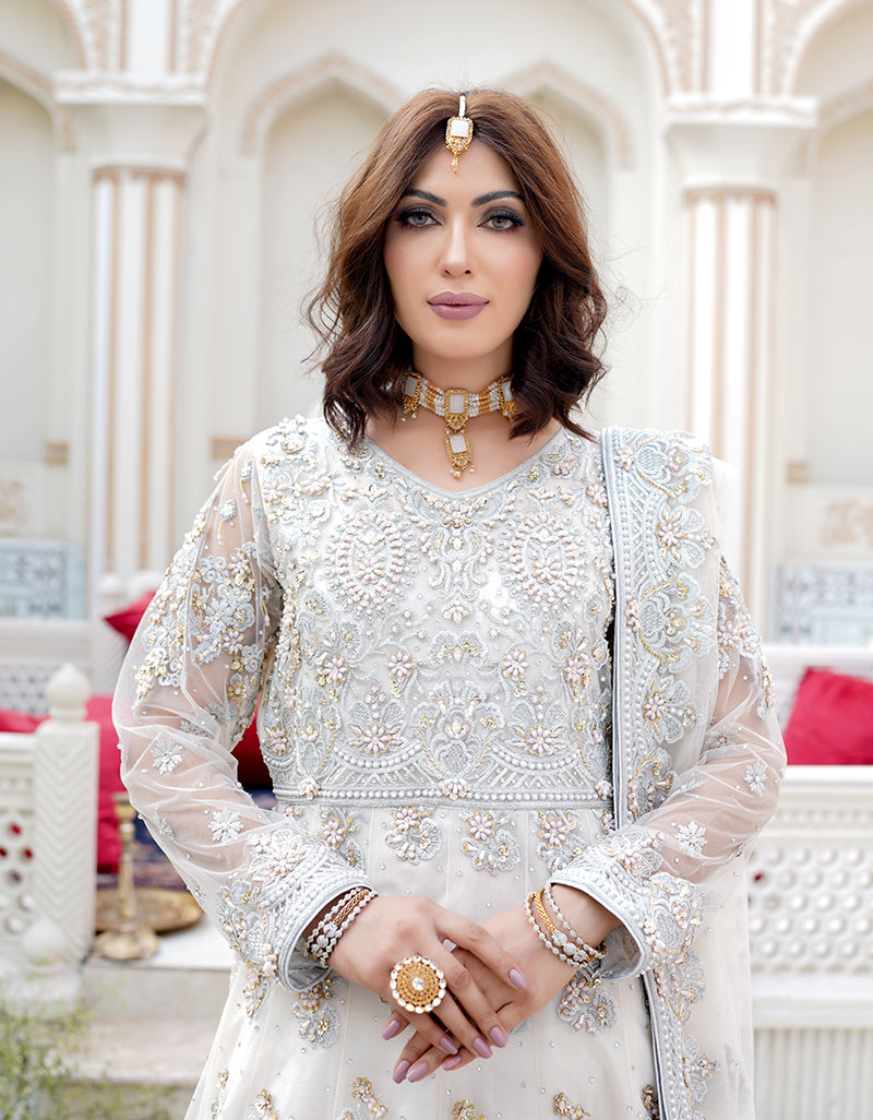 Stunning Off-White Unstitched Maxi - A Pakistani Bridal Masterpiece! ✨