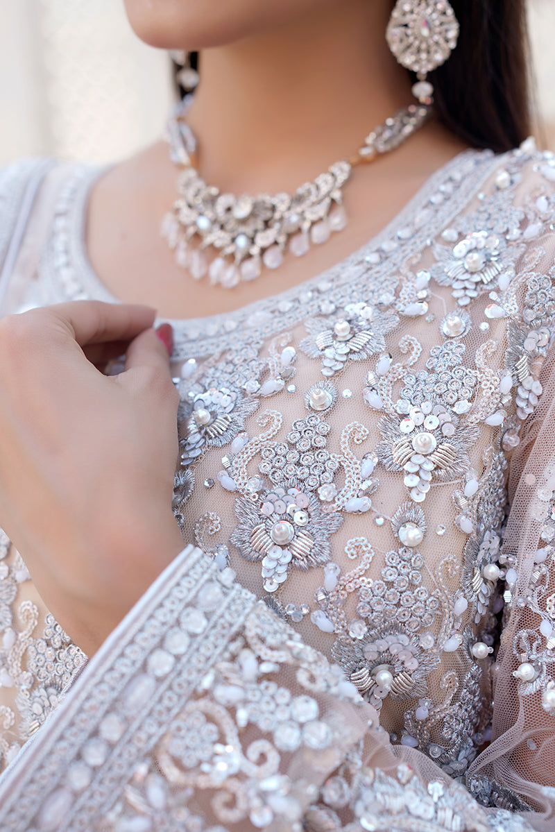 🌟 Gorgeous Pakistani Bridal Dress: Handmade Peach Maxi Beauty! 🌟