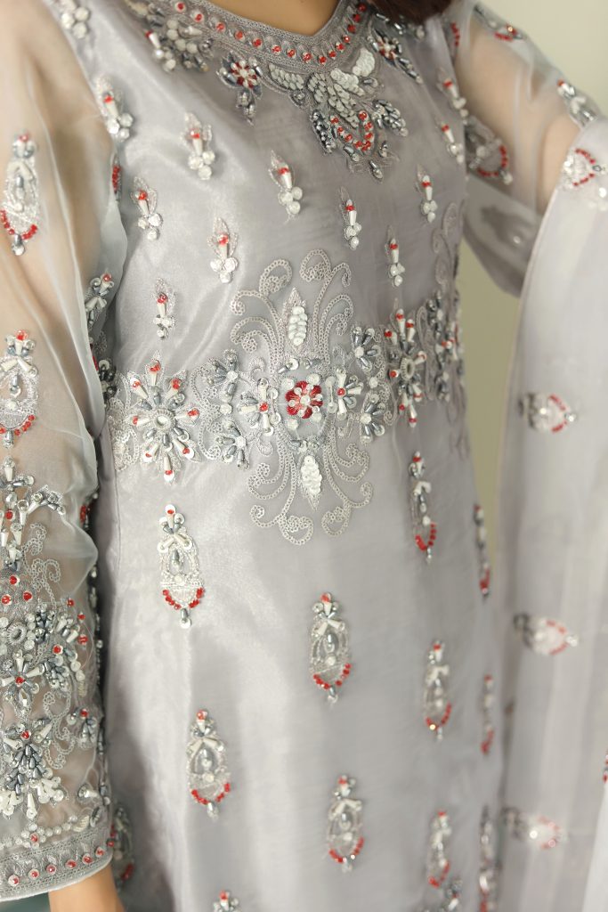 Gorgeous Pakistani Bridal Dress: Graceful Gray Shirt with Dupatta 🌟