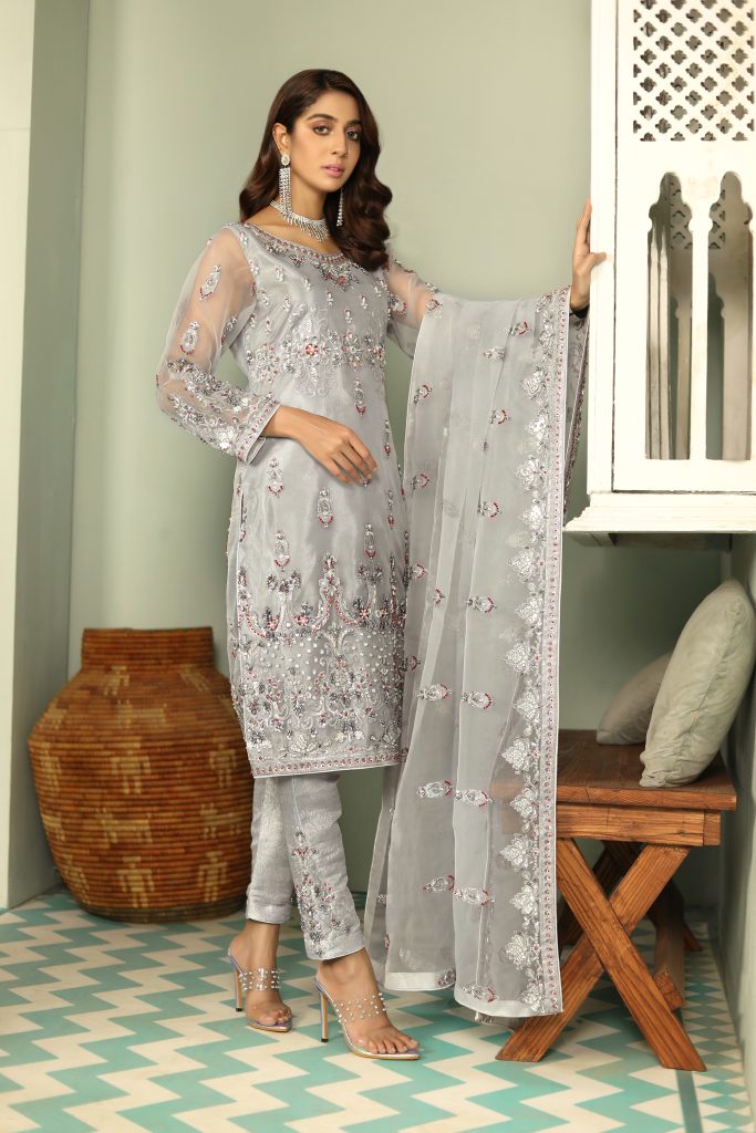 Gorgeous Pakistani Bridal Dress: Graceful Gray Shirt with Dupatta 🌟