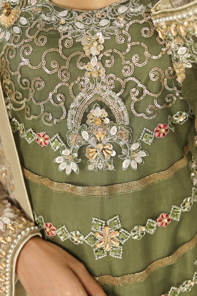 🌟 Magnificent Pakistani Bridal Dress Set in Mehndi and Golden Color! 👗