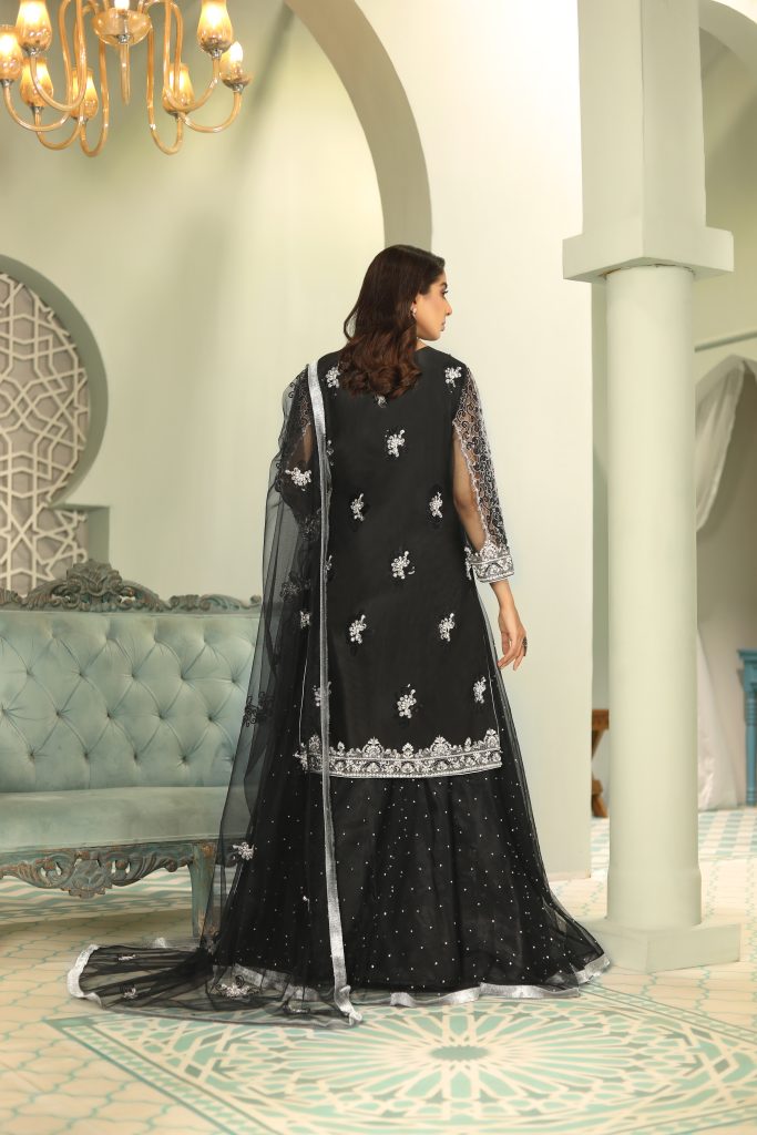 🖤 Personification of Grace: Pakistani Bridal Dress in Chic Black 🖤